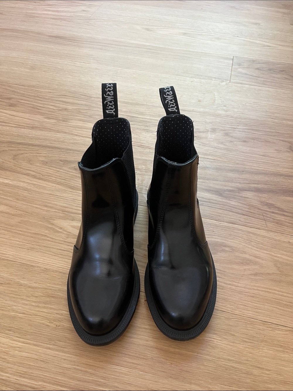 Dr. Martens Women’s Flora Smooth Leather Chelsea Boots-Black size 7